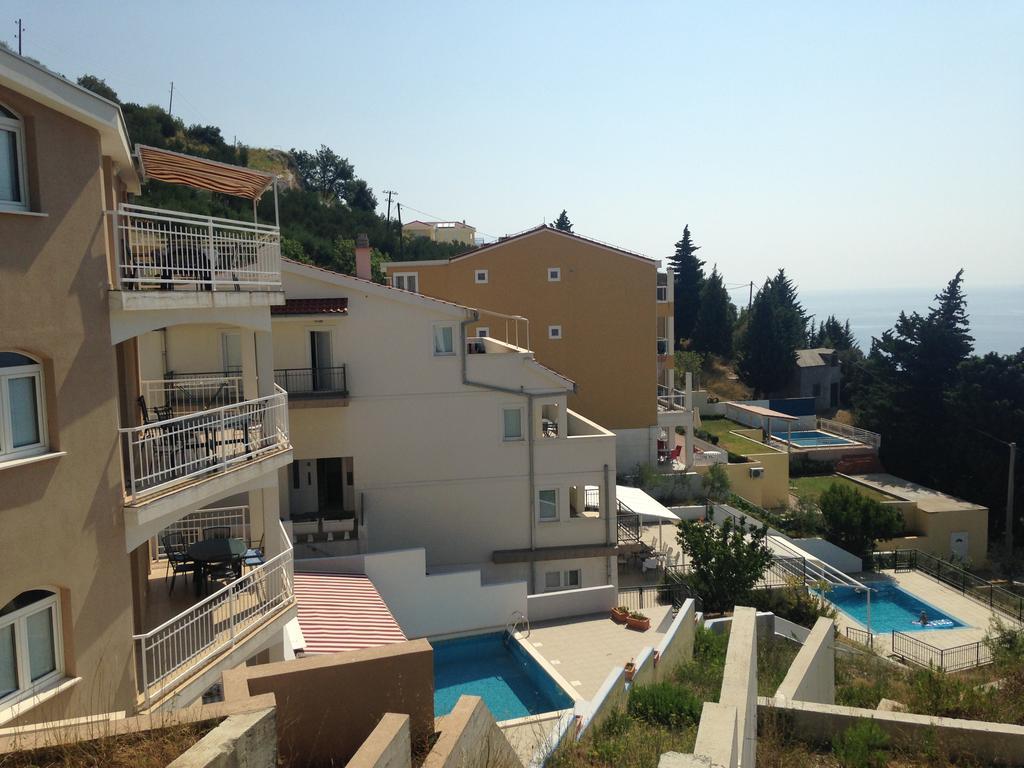 Mimice Bay Apartments Bagian luar foto