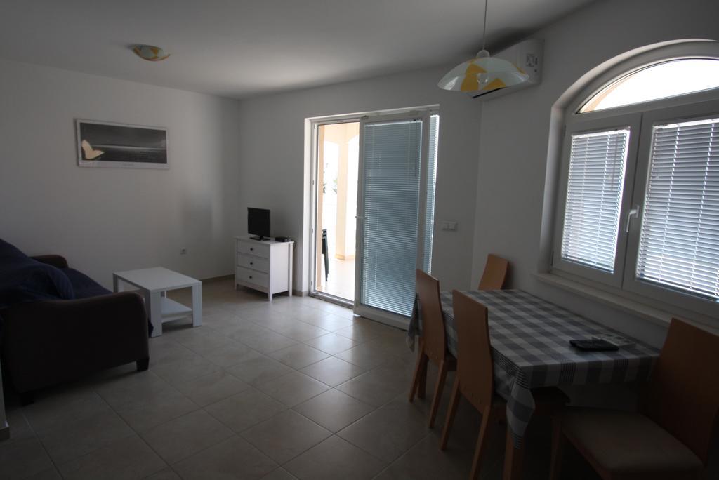 Mimice Bay Apartments Bagian luar foto